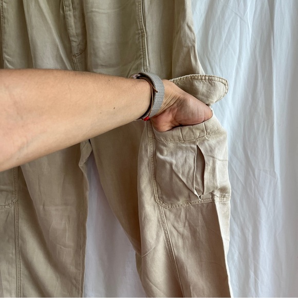 Faherty Arlie day cargo pants safari color elastic waistband utility vibe size M - Picture 7 of 8